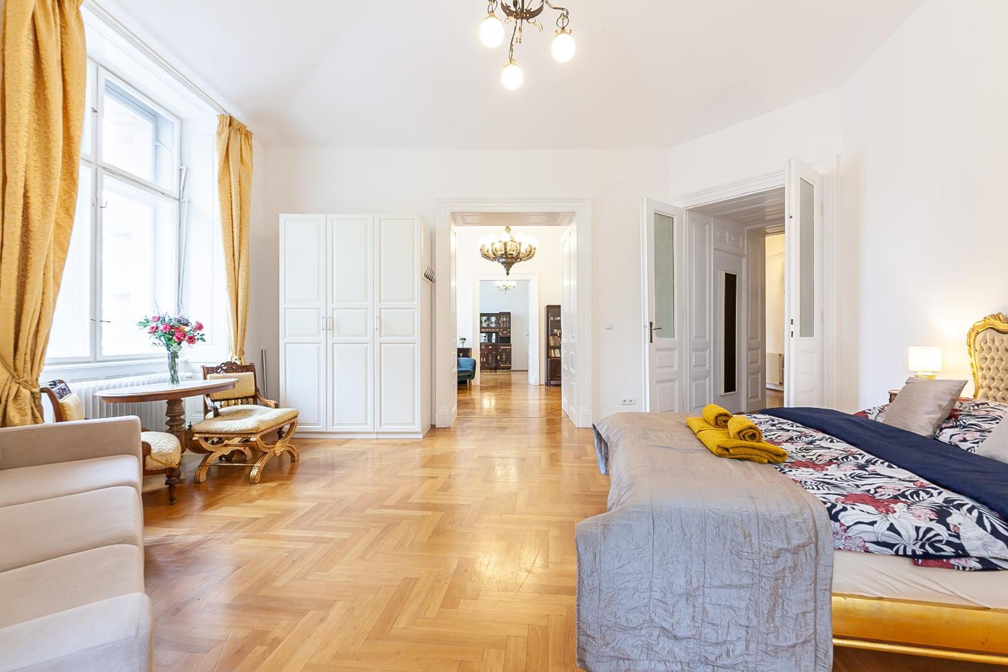 Royal Apartment By Charles Bridge View Of Saint Nicholas Church ปราก ภายนอก รูปภาพ