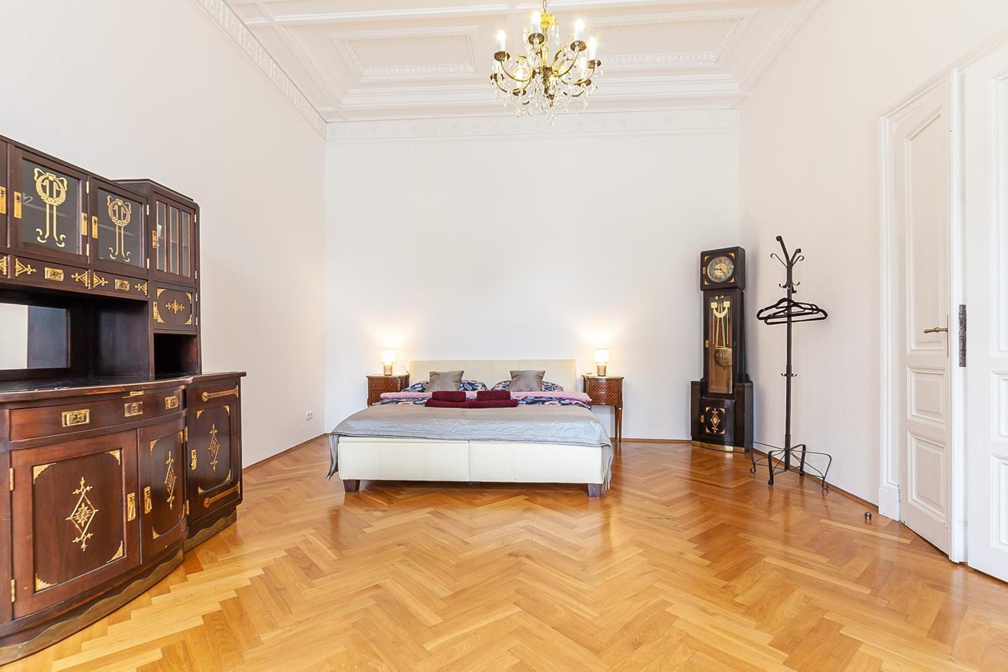 Royal Apartment By Charles Bridge View Of Saint Nicholas Church ปราก ภายนอก รูปภาพ