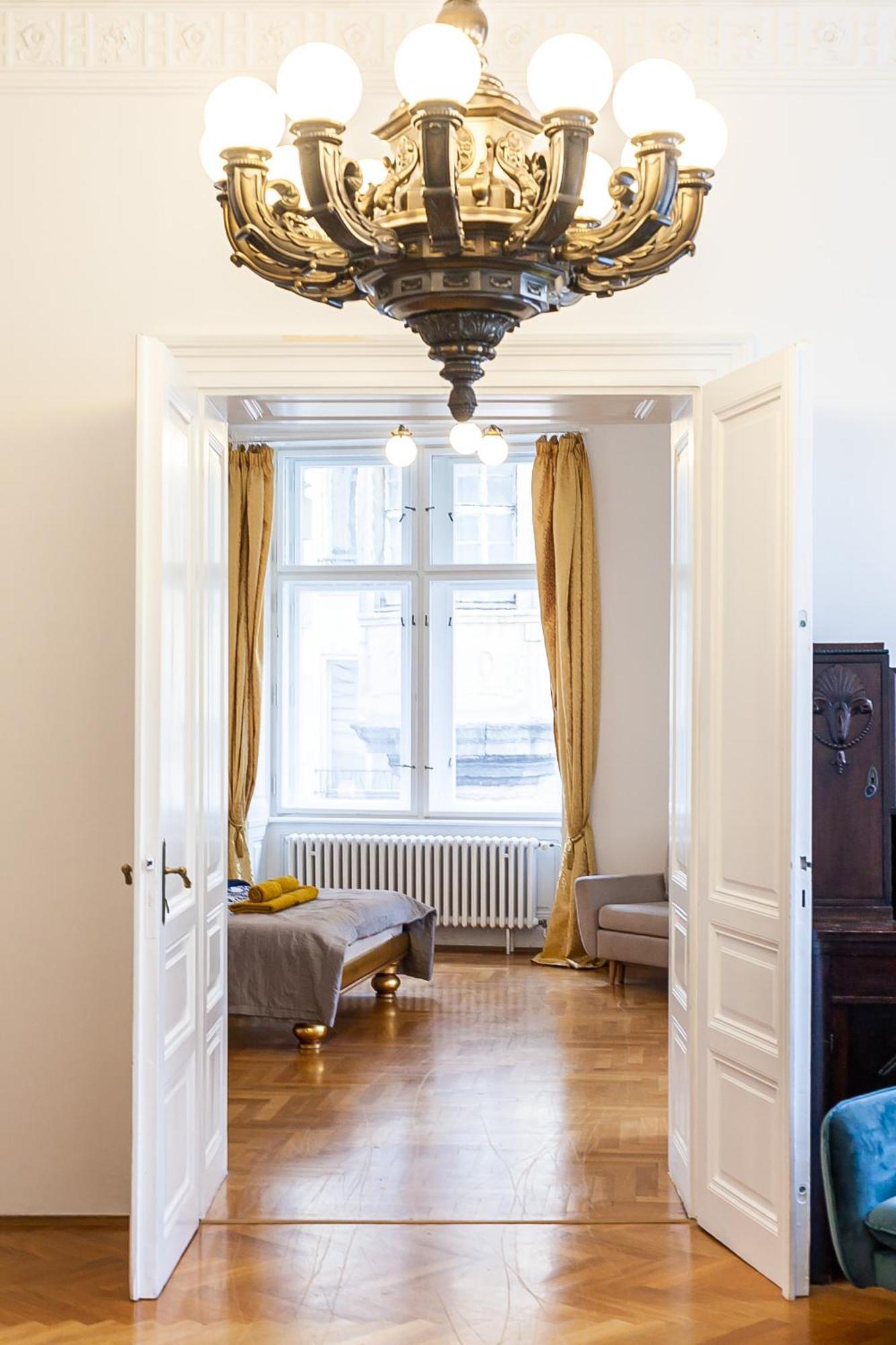 Royal Apartment By Charles Bridge View Of Saint Nicholas Church ปราก ภายนอก รูปภาพ