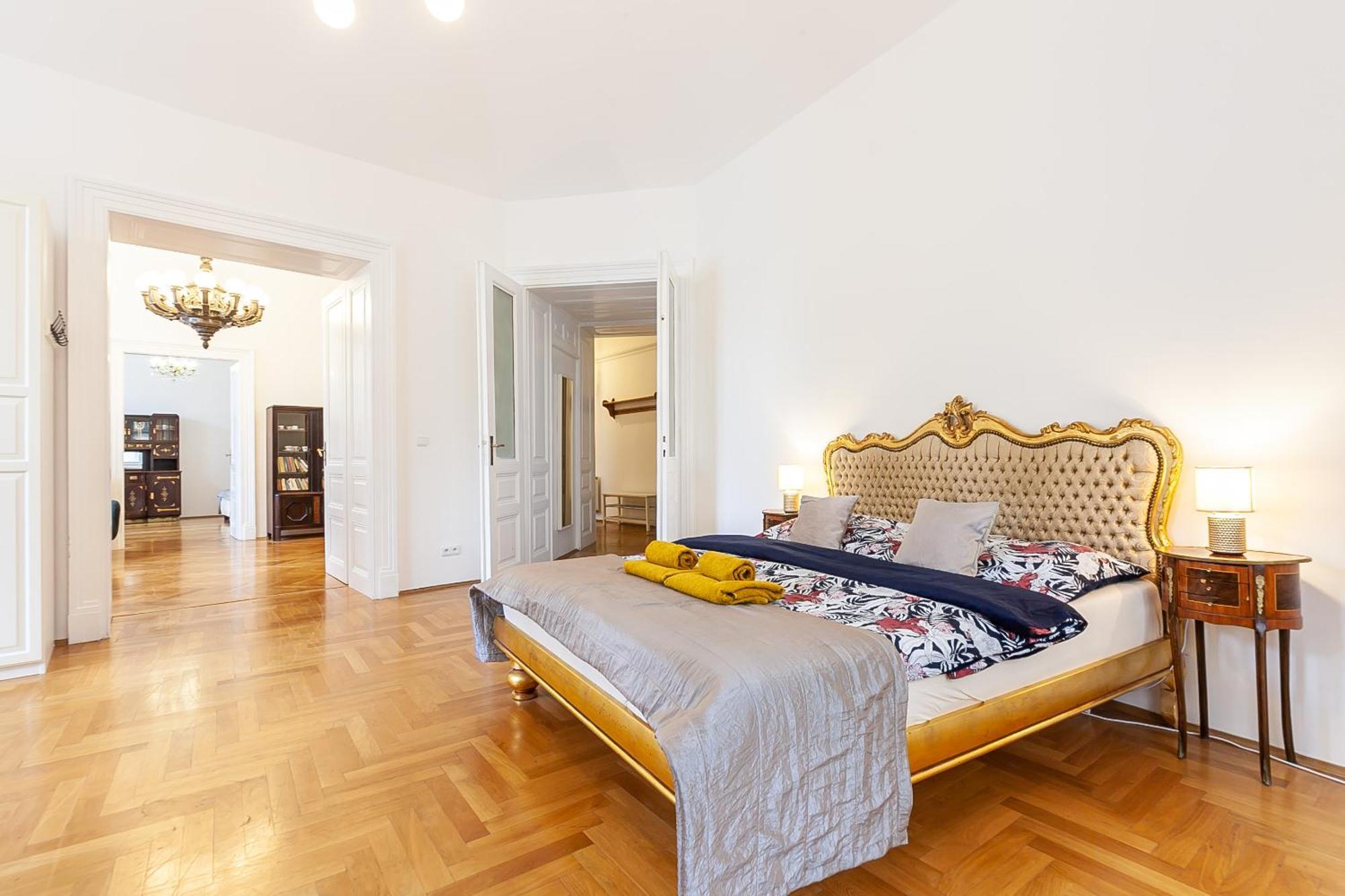 Royal Apartment By Charles Bridge View Of Saint Nicholas Church ปราก ภายนอก รูปภาพ