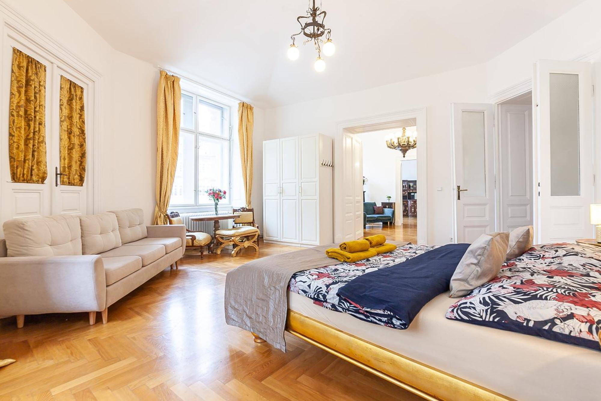 Royal Apartment By Charles Bridge View Of Saint Nicholas Church ปราก ภายนอก รูปภาพ