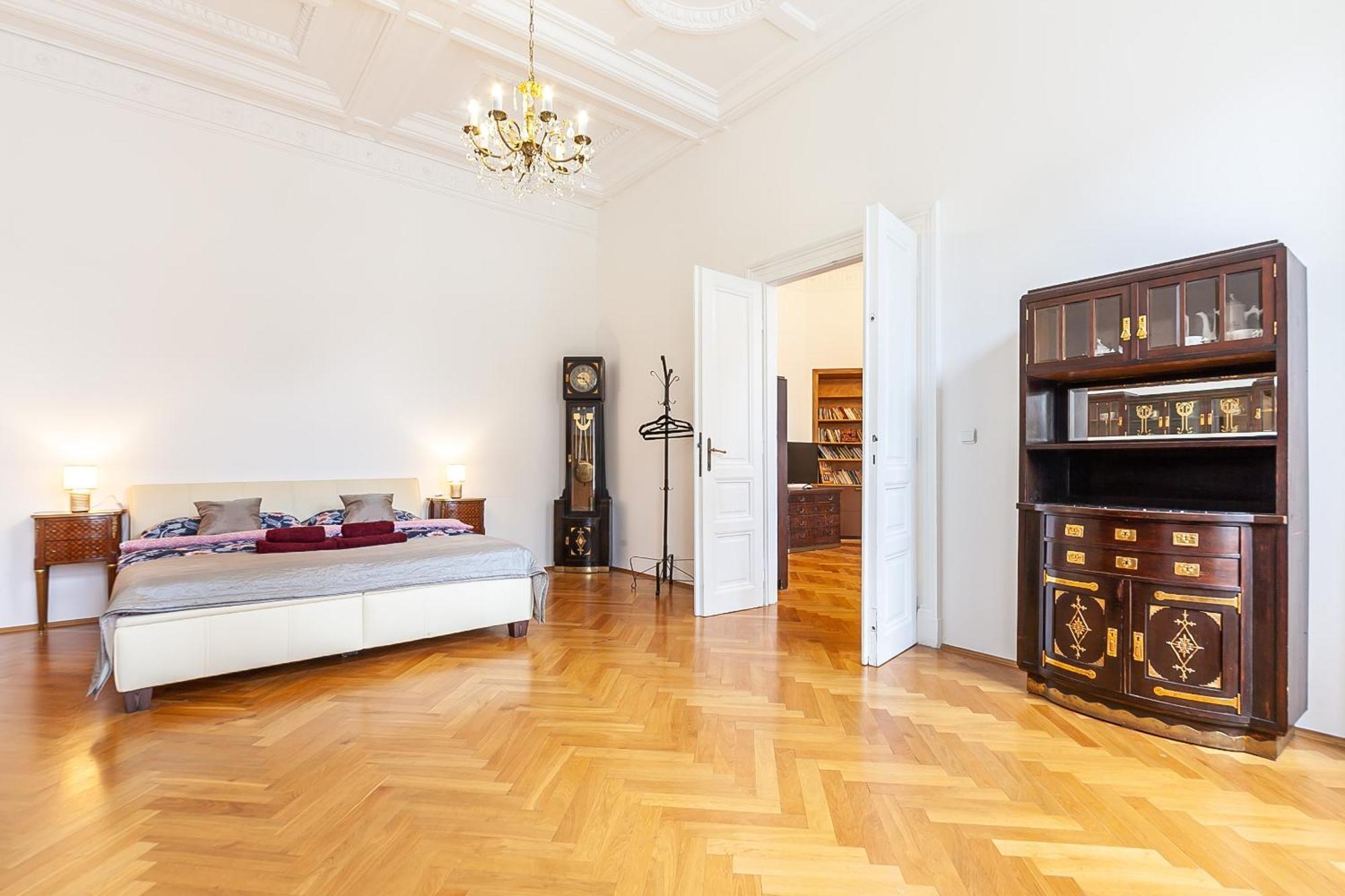Royal Apartment By Charles Bridge View Of Saint Nicholas Church ปราก ภายนอก รูปภาพ