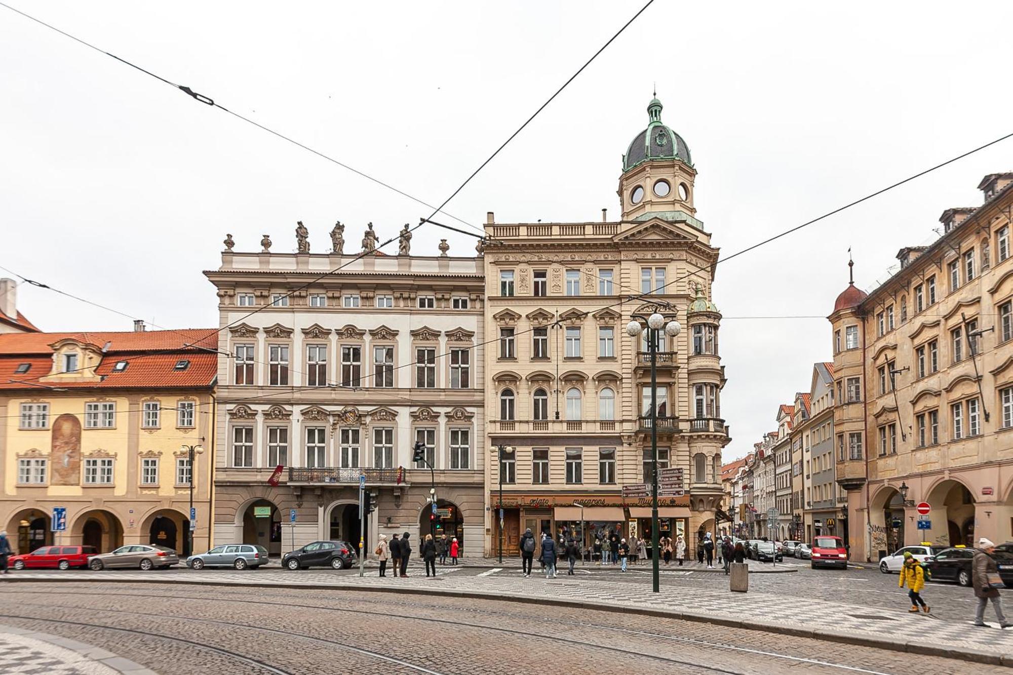 Royal Apartment By Charles Bridge View Of Saint Nicholas Church ปราก ภายนอก รูปภาพ