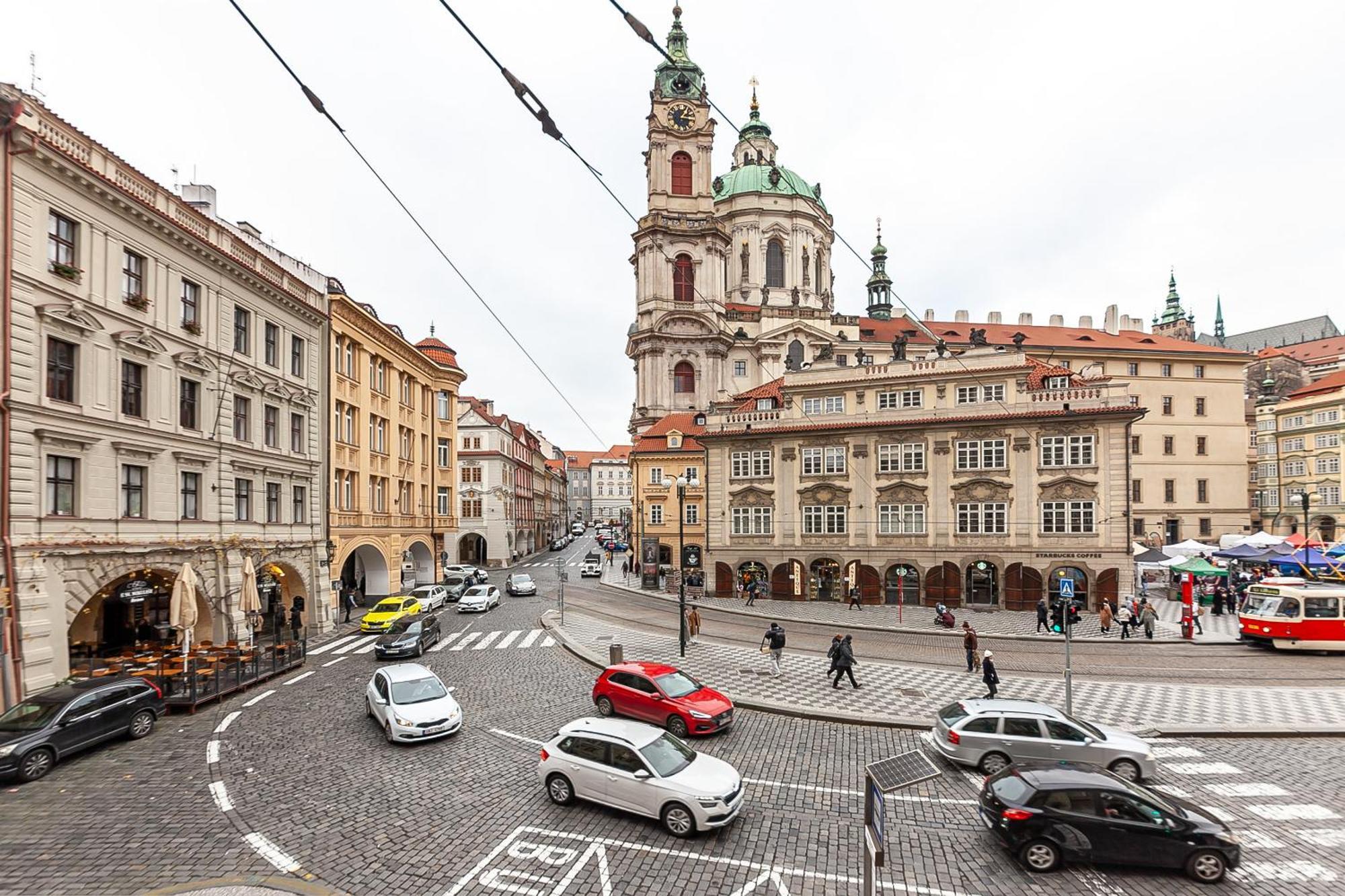 Royal Apartment By Charles Bridge View Of Saint Nicholas Church ปราก ภายนอก รูปภาพ