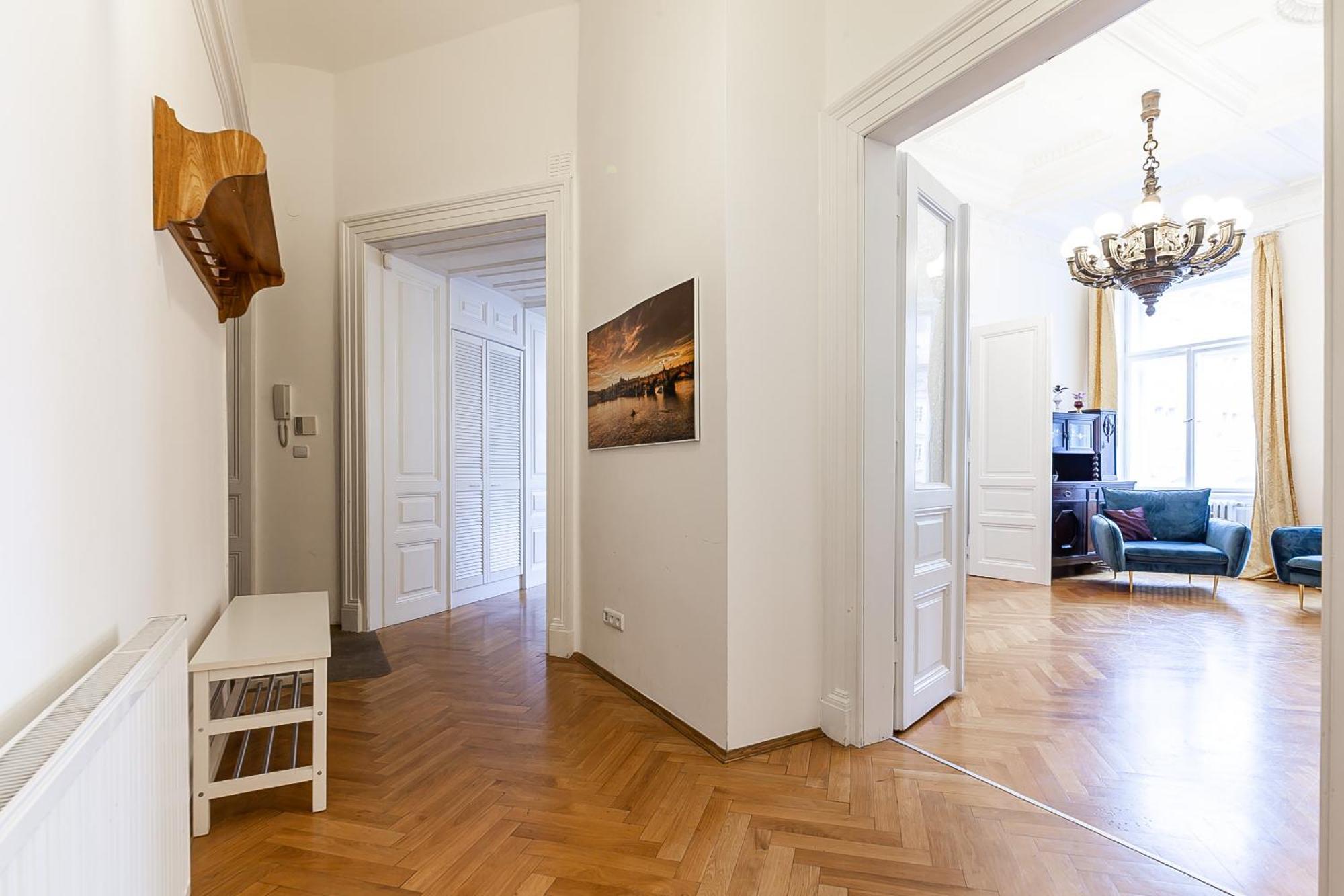 Royal Apartment By Charles Bridge View Of Saint Nicholas Church ปราก ภายนอก รูปภาพ