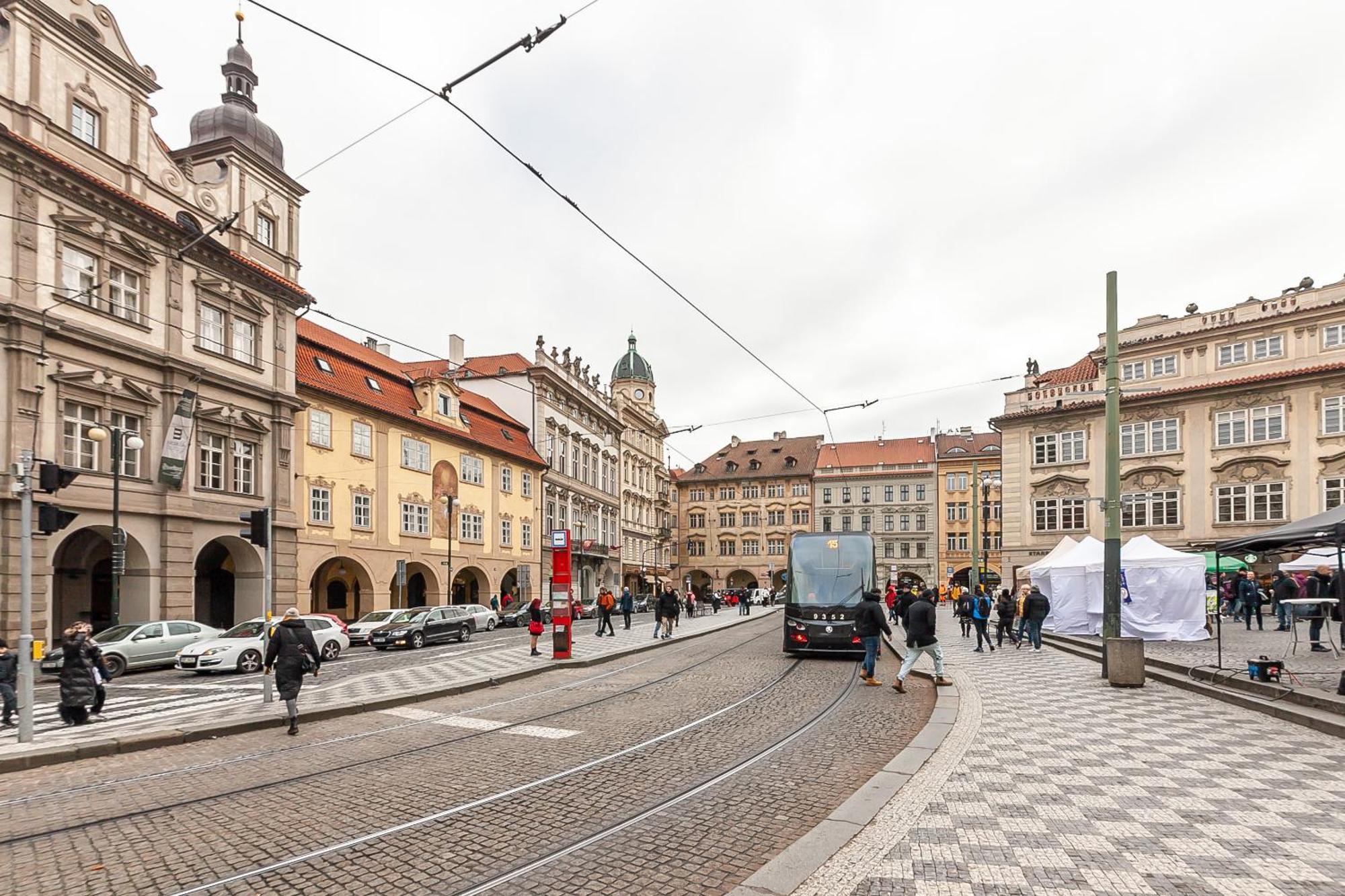 Royal Apartment By Charles Bridge View Of Saint Nicholas Church ปราก ภายนอก รูปภาพ