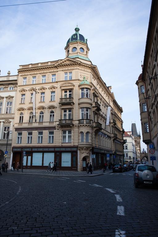 Royal Apartment By Charles Bridge View Of Saint Nicholas Church ปราก ห้อง รูปภาพ