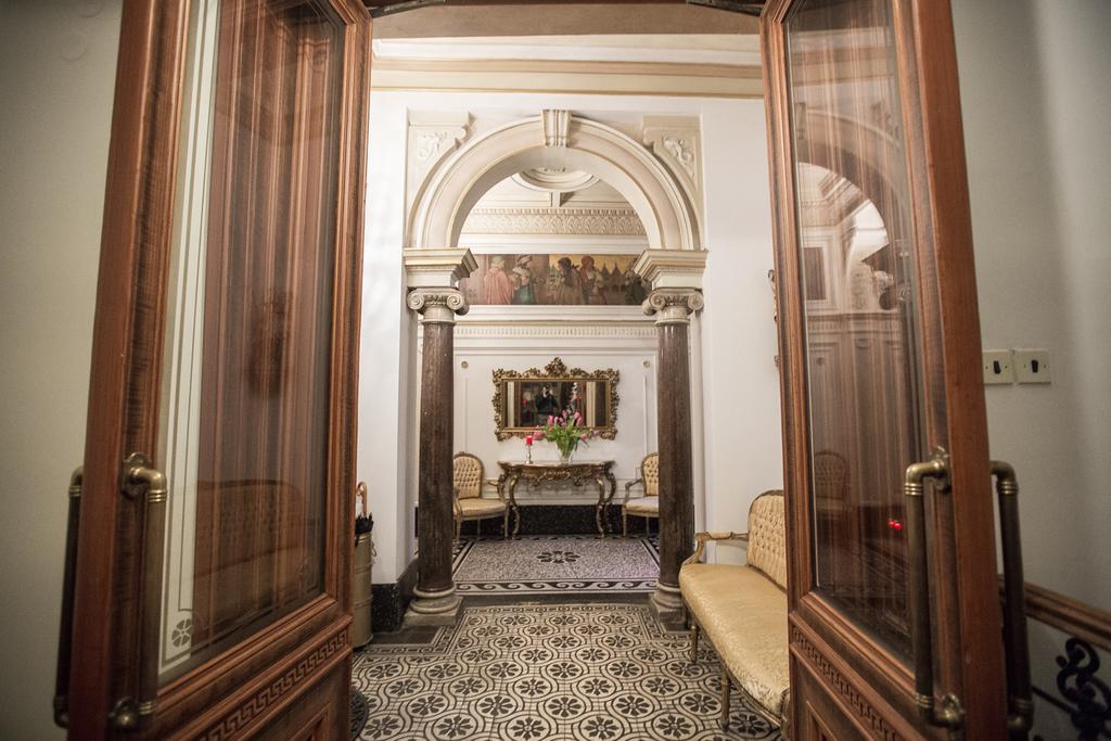 Royal Apartment By Charles Bridge View Of Saint Nicholas Church ปราก ภายนอก รูปภาพ